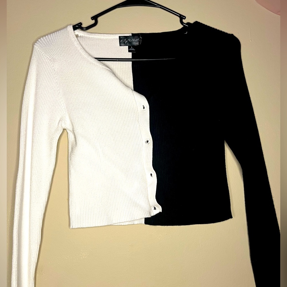 Long sleeve black/white form fitted top